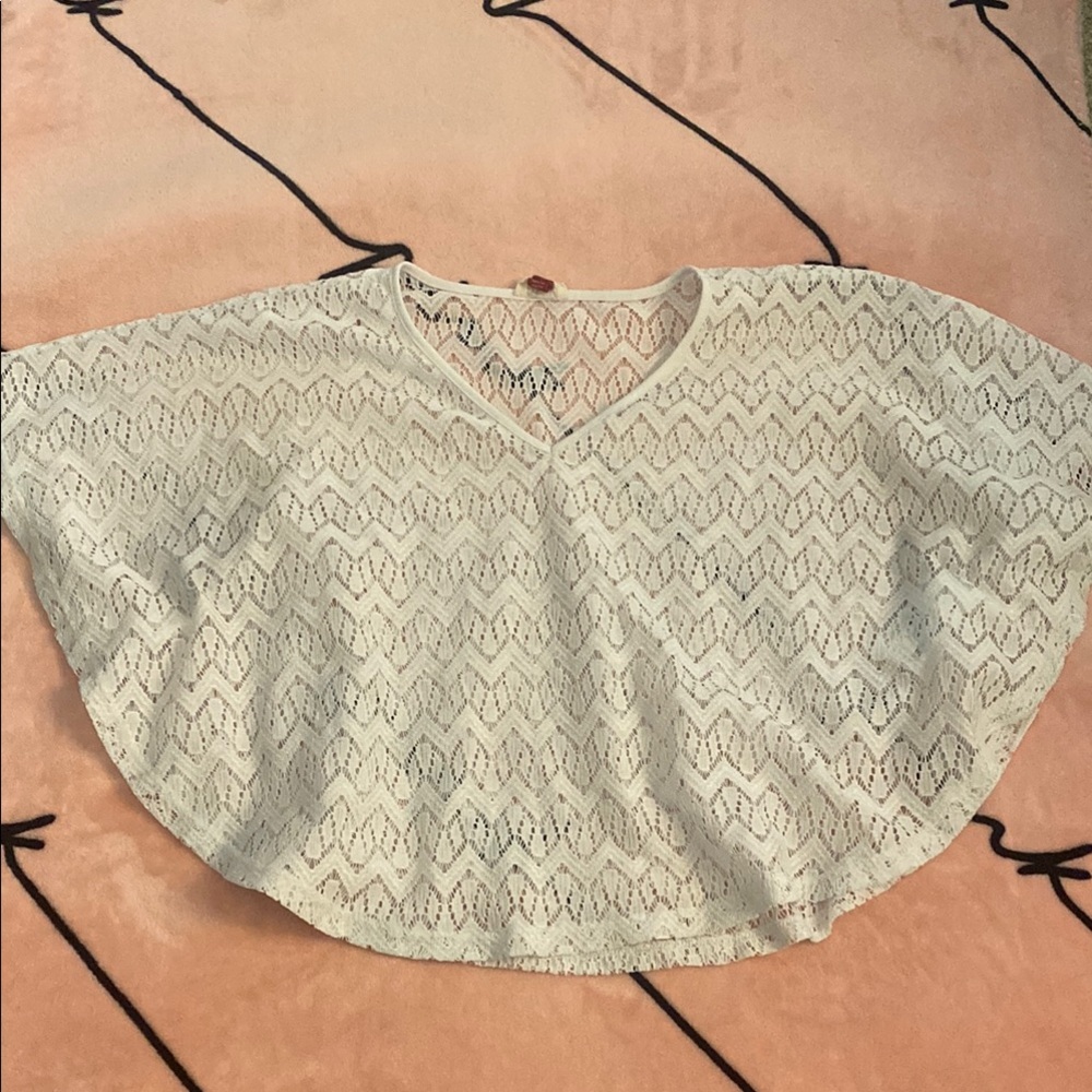 LEI Cream Lace V-Neck Blouse